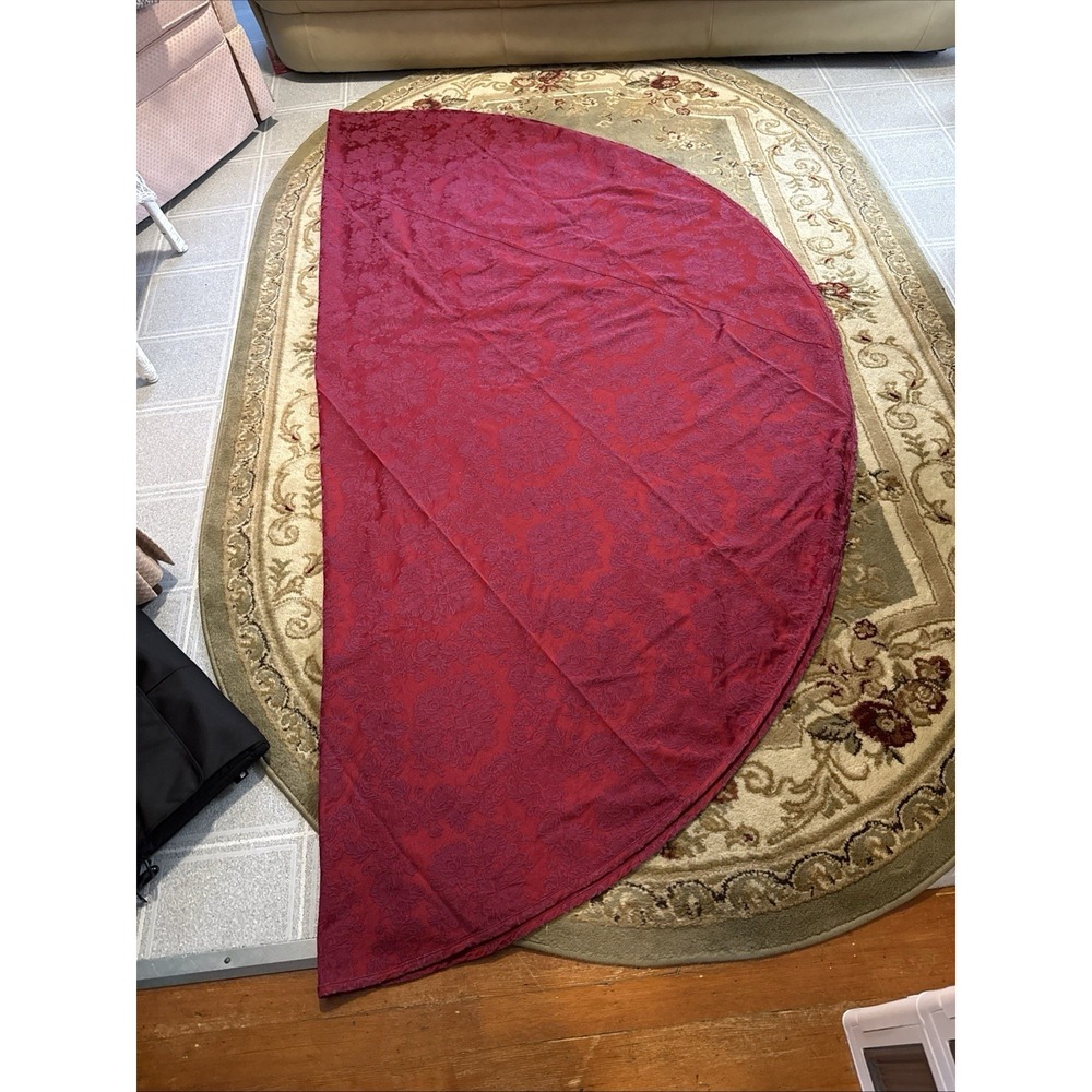 WATERFORD LINENS Wiltshire Tablecloth RUBY 70W, TC 90" Round With 8 Match Napkin